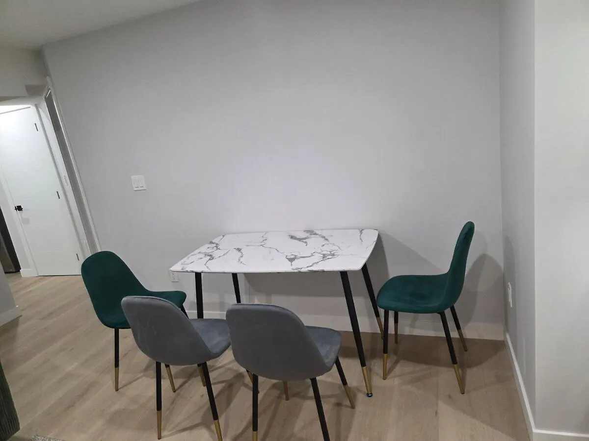 Spacious 2 Bedrooms Bsmt Suite Edmonton 0*,  Kanada