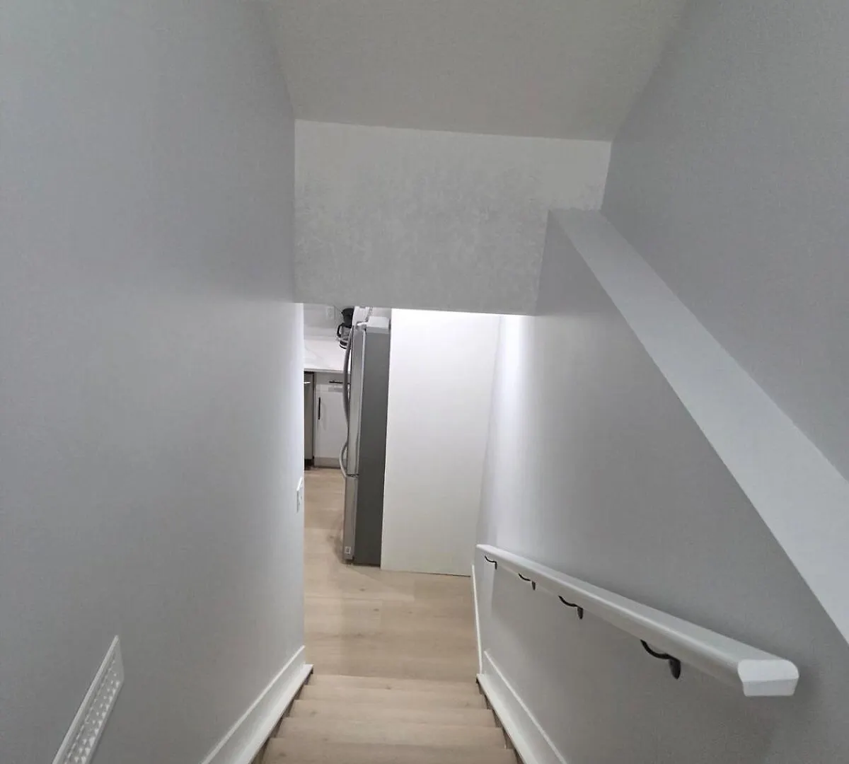 Spacious 2 Bedrooms Bsmt Suite Edmonton 0*,  Kanada